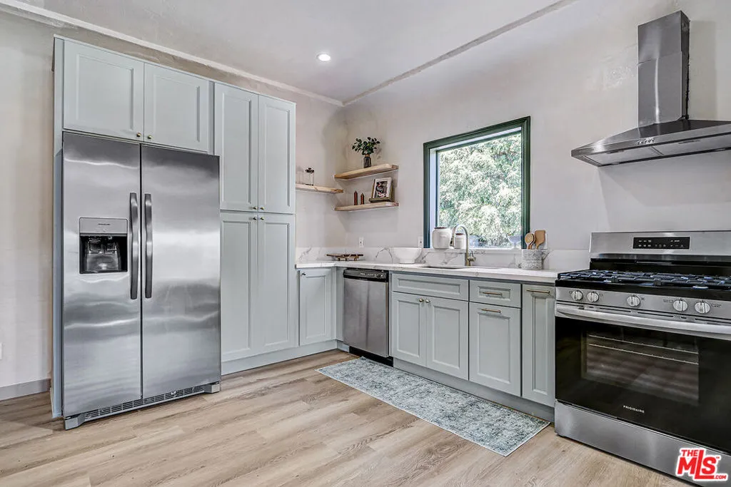 1801 S Sycamore Avenue, Los Angeles, California 90019 home-pic-14