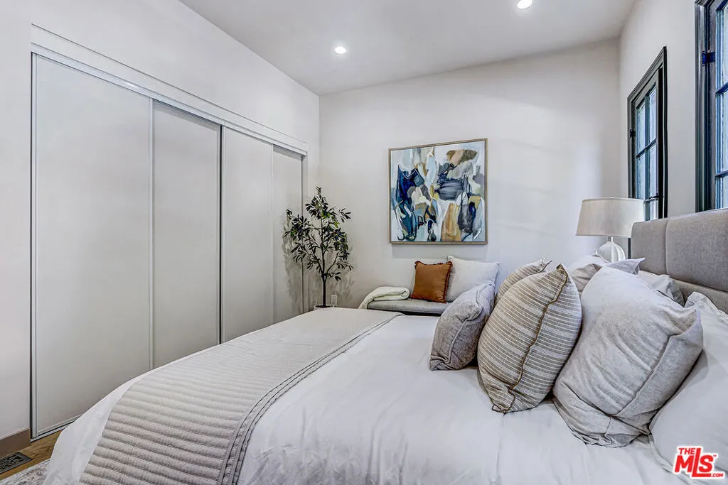 1801 S Sycamore Avenue, Los Angeles, California 90019 home-pic-20