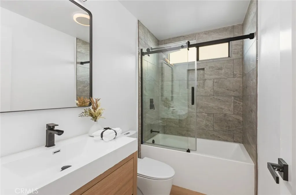 17231 Lido Ln, Huntington Beach, California 92647 home-pic-14