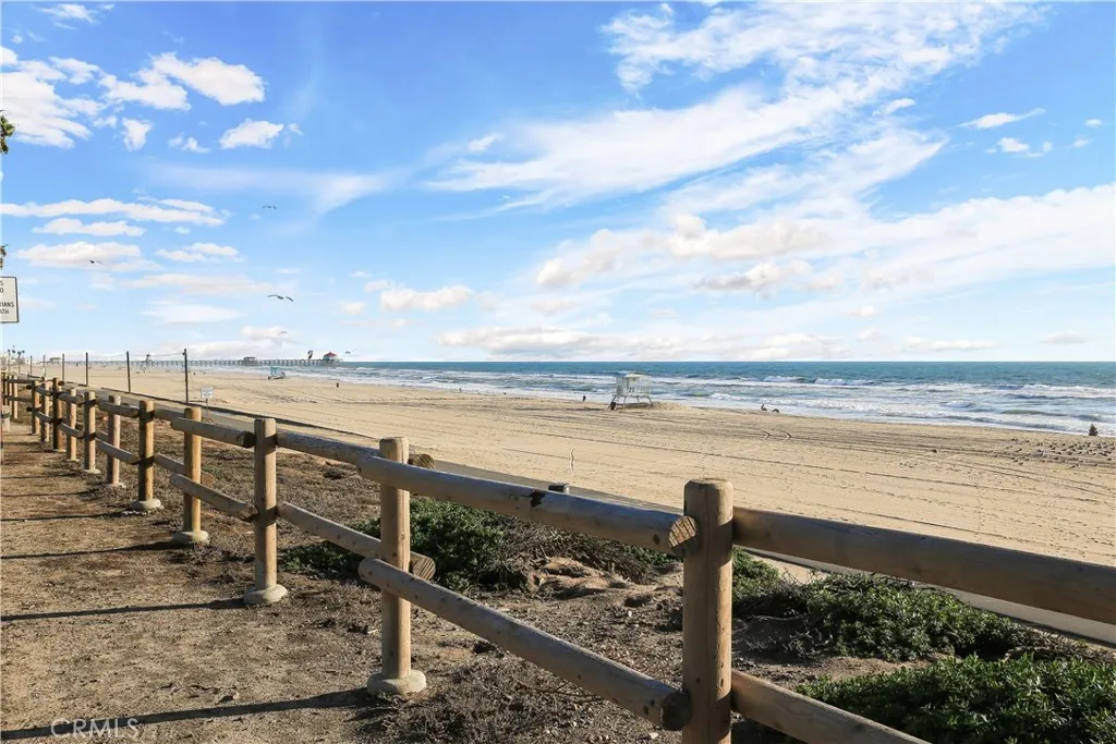 17231 Lido Ln, Huntington Beach, California 92647 home-pic-32