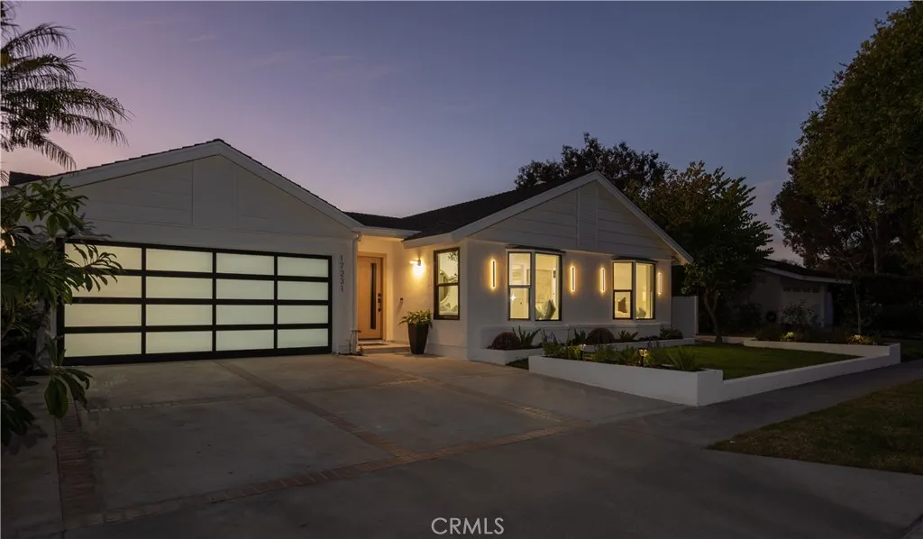 17231 Lido Ln, Huntington Beach, California 92647 home-pic-1