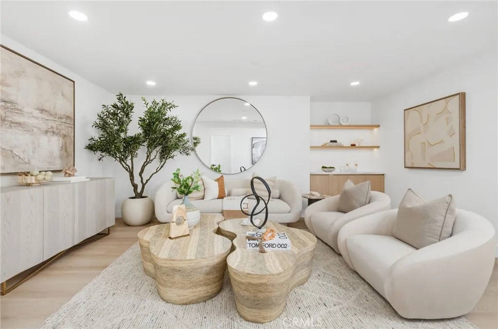 17231 Lido Ln, Huntington Beach, California 92647 home-pic-3