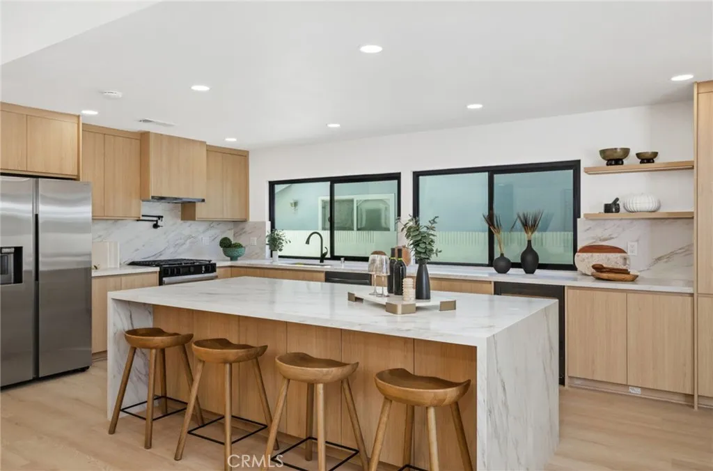 17231 Lido Ln, Huntington Beach, California 92647 home-pic-4