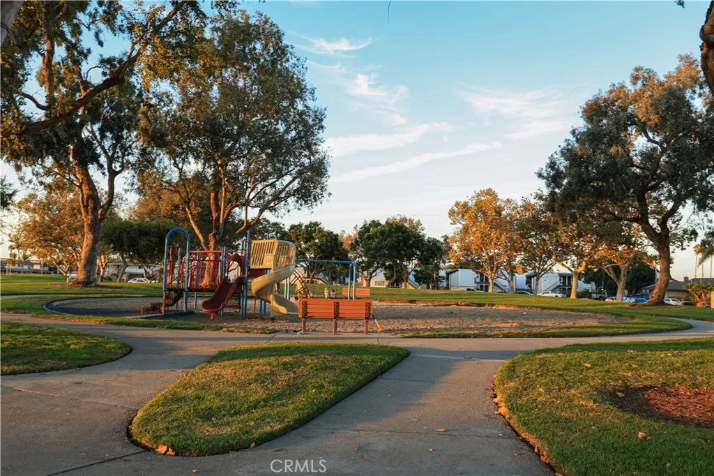17231 Lido Ln, Huntington Beach, California 92647 home-pic-28