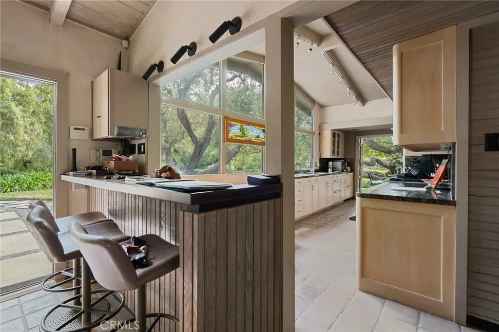 7 Cinnamon Lane, Rancho Palos Verdes, California 90275 home-pic-9