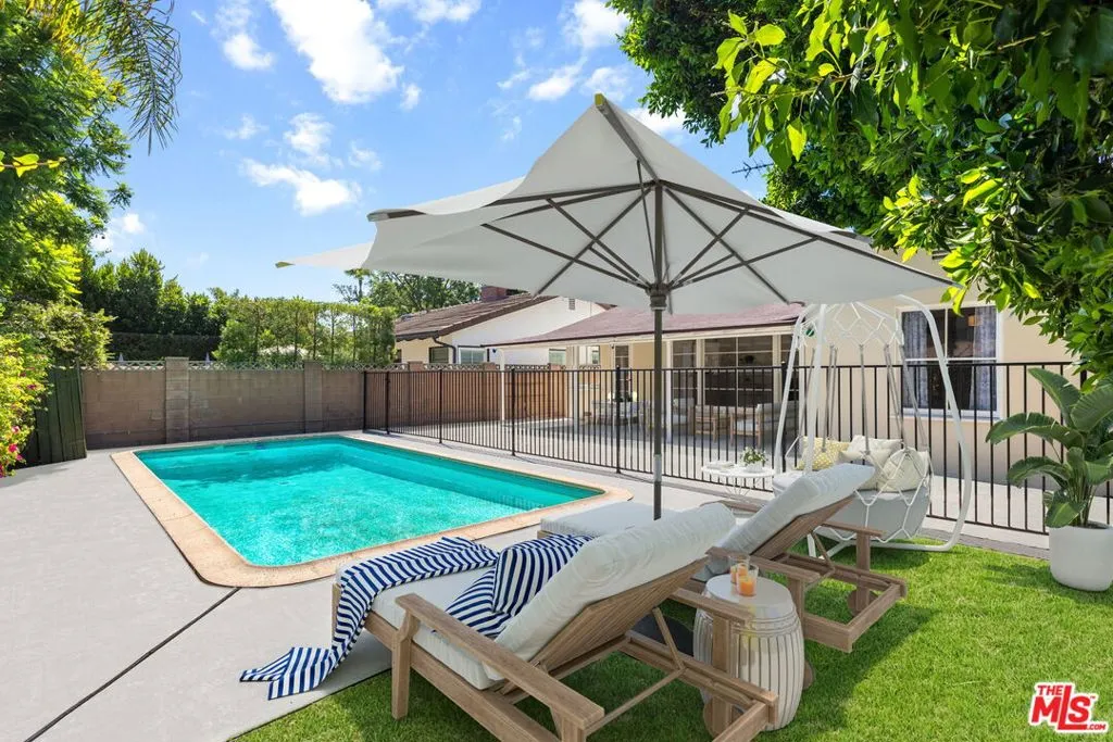 15519 Huston Street, Encino, California 91436 home-pic-0