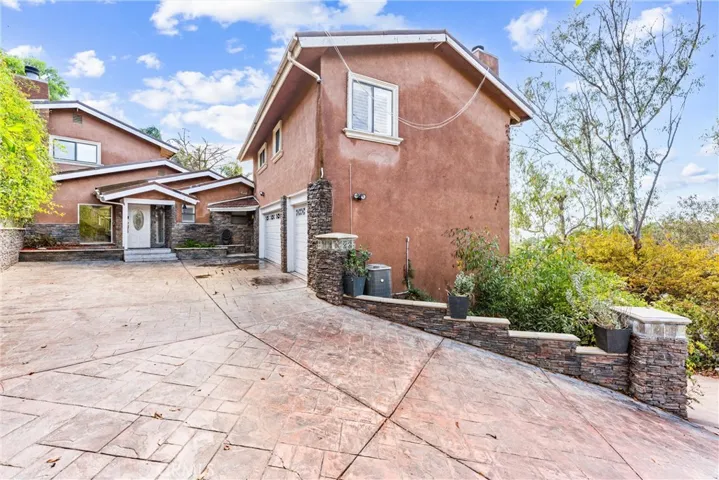Separate apartment over garage