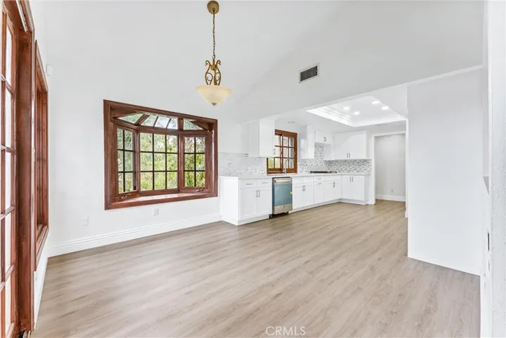Kitchen eating area access to the patio