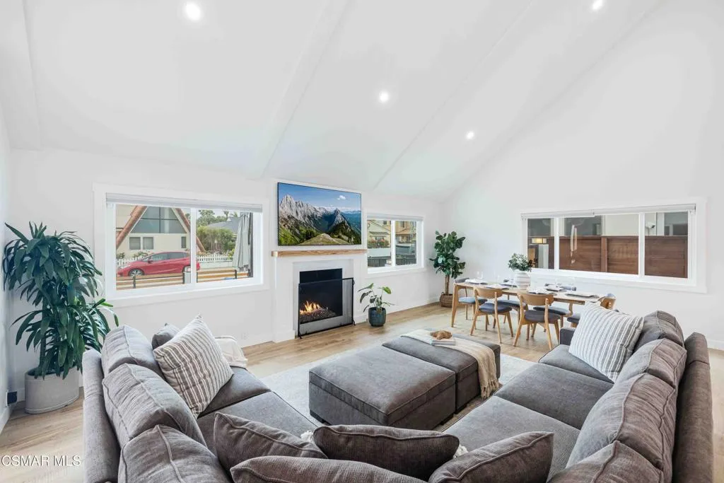 5113 Whitecap Street, Oxnard, California 93035 home-pic-5