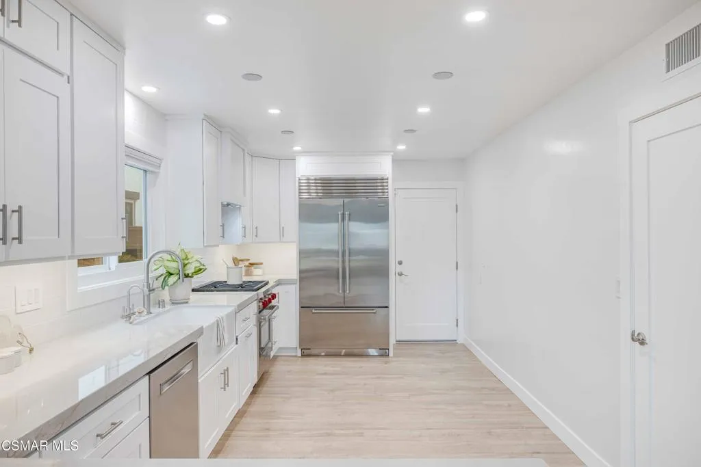 5113 Whitecap Street, Oxnard, California 93035 home-pic-11