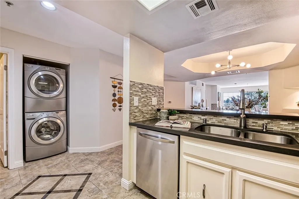 4755 Templeton Street 2117, Los Angeles, California 90032 home-pic-6