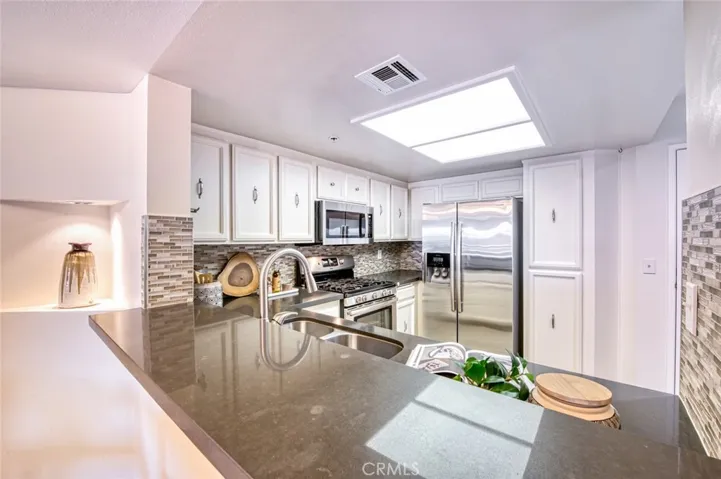 4755 Templeton Street 2117, Los Angeles, California 90032
