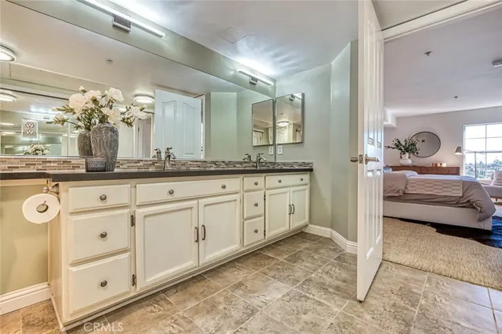 4755 Templeton Street 2117, Los Angeles, California 90032