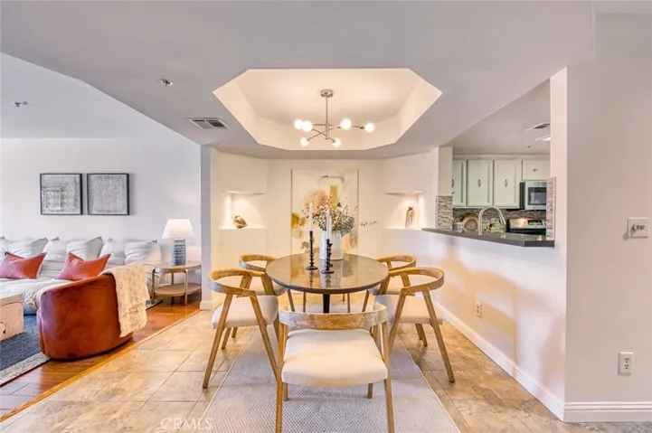 4755 Templeton Street 2117, Los Angeles, California 90032