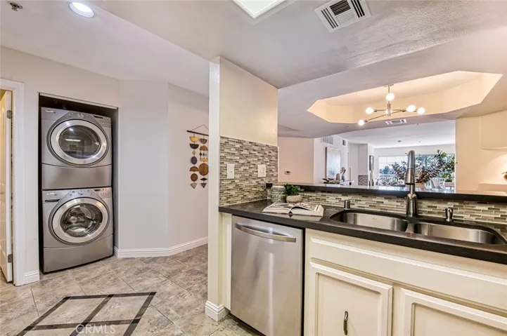 4755 Templeton Street 2117, Los Angeles, California 90032