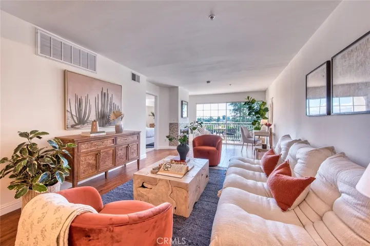 4755 Templeton Street 2117, Los Angeles, California 90032