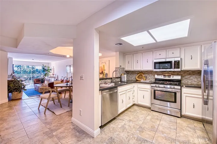 4755 Templeton Street 2117, Los Angeles, California 90032