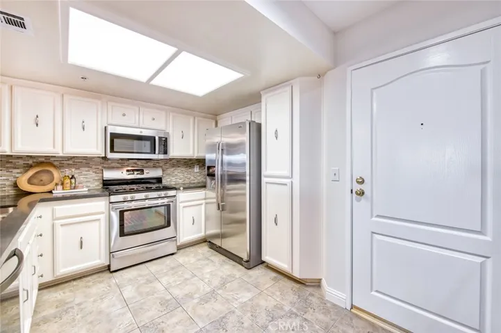 4755 Templeton Street 2117, Los Angeles, California 90032
