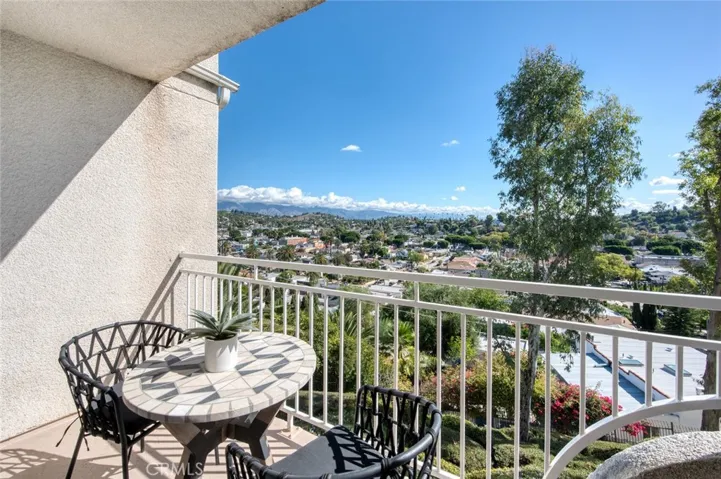 4755 Templeton Street 2117, Los Angeles, California 90032