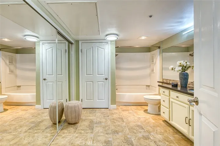 4755 Templeton Street 2117, Los Angeles, California 90032