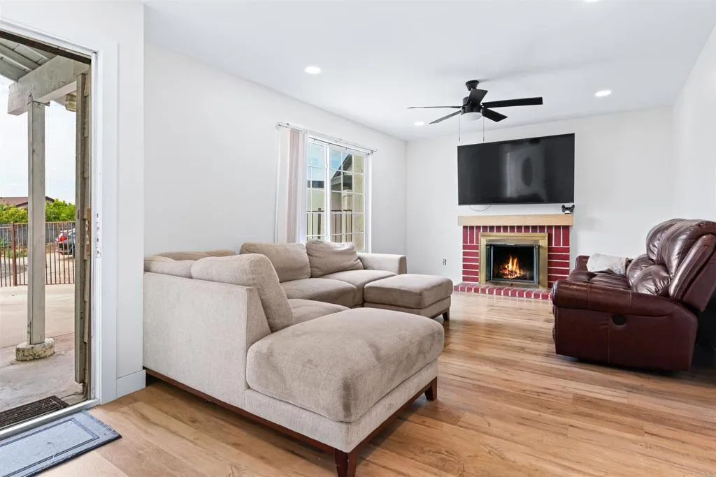 1607 Ginsberg Court, San Diego, California 92114 home-pic-15