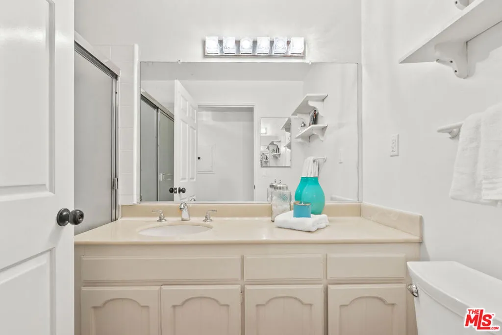 10654 Eastborne Avenue 102, Los Angeles, California 90024 home-pic-21