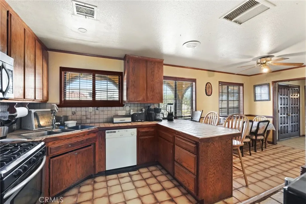 9555 E Avenue T14, Littlerock, California 93543 home-pic-32