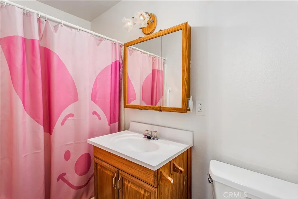 7045 Oak Hill Road, Oak Hills, California 92344 home-pic-16