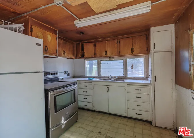 34270 Cheseboro Road, Palmdale, California 93552