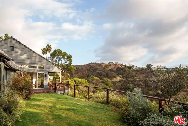 7420 Cervantes Place, Los Angeles, California 90046