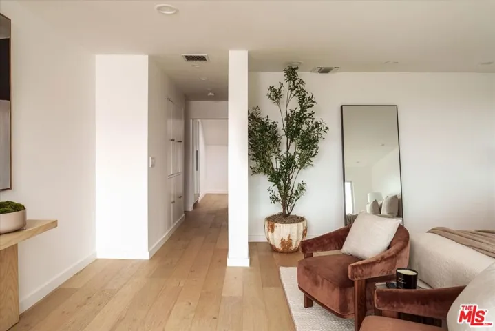 7420 Cervantes Place, Los Angeles, California 90046