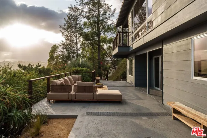 7420 Cervantes Place, Los Angeles, California 90046
