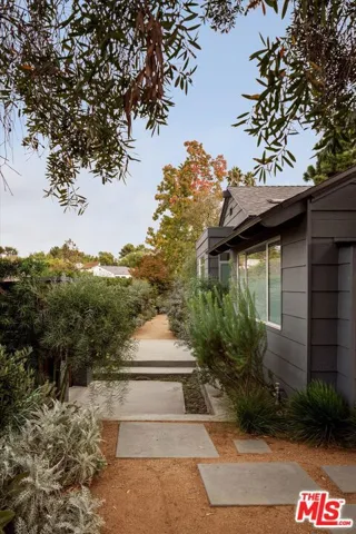 7420 Cervantes Place, Los Angeles, California 90046