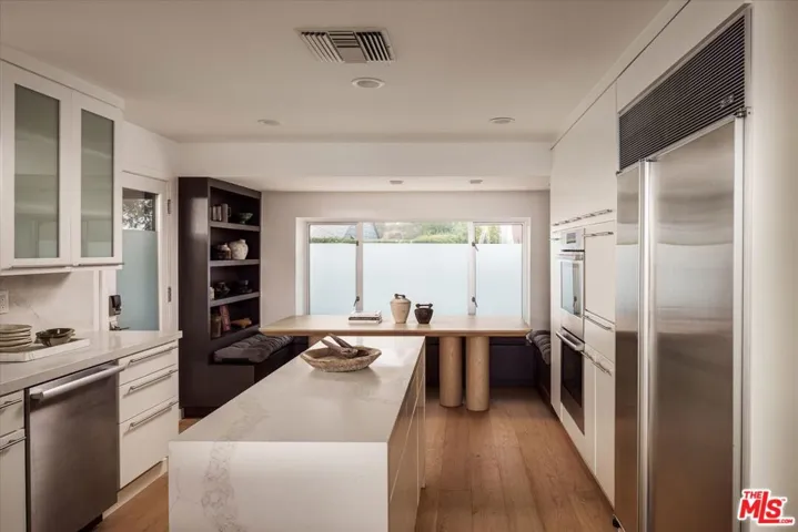 7420 Cervantes Place, Los Angeles, California 90046