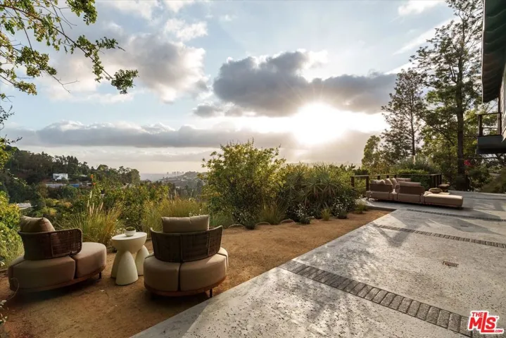 7420 Cervantes Place, Los Angeles, California 90046