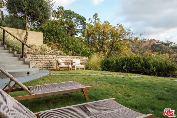 7420 Cervantes Place, Los Angeles, California 90046