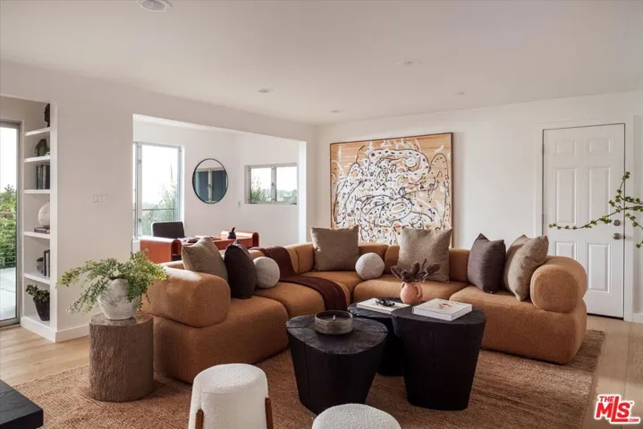 7420 Cervantes Place, Los Angeles, California 90046