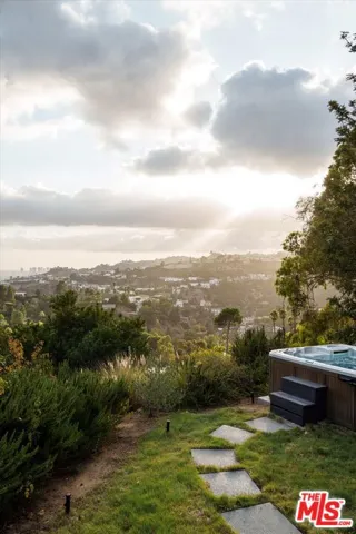 7420 Cervantes Place, Los Angeles, California 90046