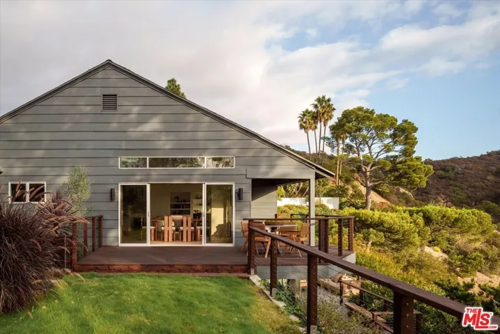 7420 Cervantes Place, Los Angeles, California 90046