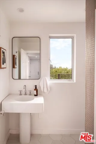 7420 Cervantes Place, Los Angeles, California 90046