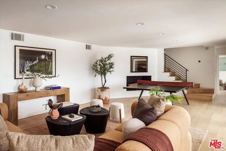 7420 Cervantes Place, Los Angeles, California 90046