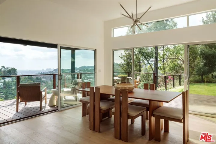 7420 Cervantes Place, Los Angeles, California 90046