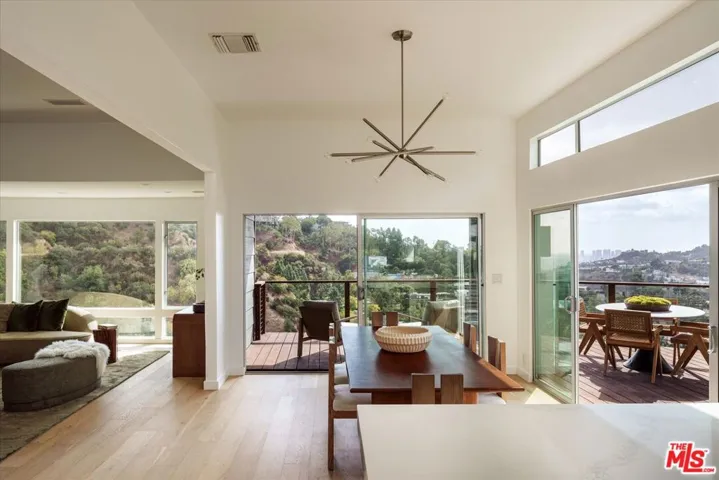 7420 Cervantes Place, Los Angeles, California 90046