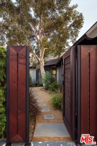 7420 Cervantes Place, Los Angeles, California 90046