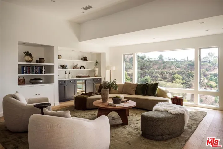 7420 Cervantes Place, Los Angeles, California 90046