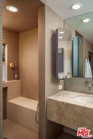 7420 Cervantes Place, Los Angeles, California 90046