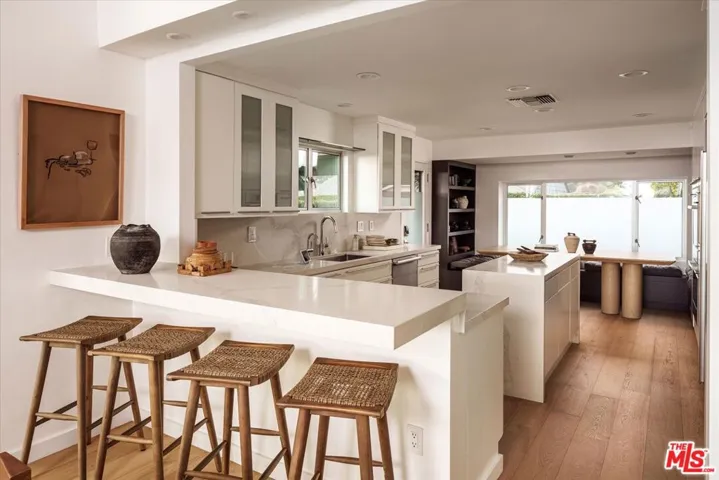7420 Cervantes Place, Los Angeles, California 90046