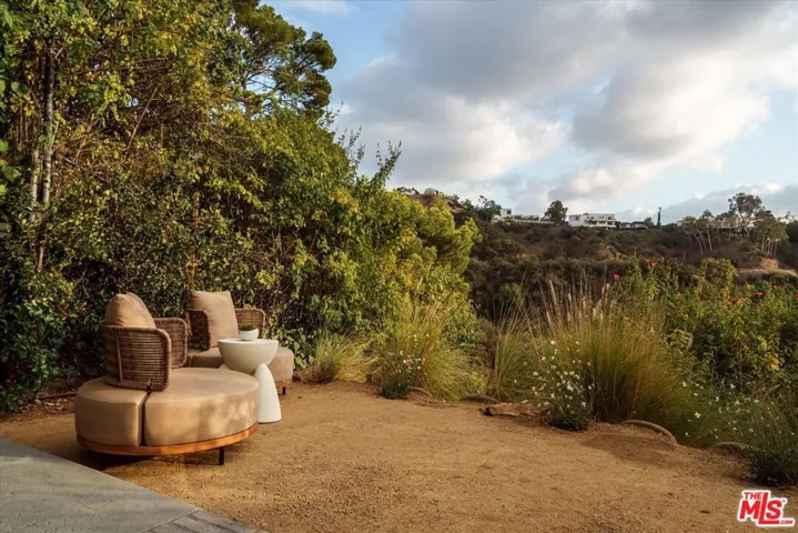 7420 Cervantes Place, Los Angeles, California 90046
