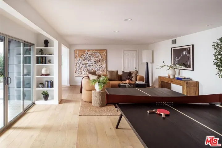 7420 Cervantes Place, Los Angeles, California 90046