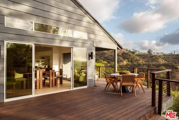 7420 Cervantes Place, Los Angeles, California 90046